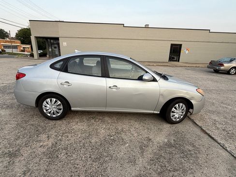 Used 2010 Hyundai Elantra GLS FWD image 5