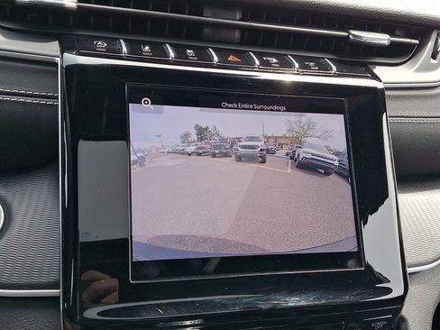 Used 2024 Jeep Grand Cherokee Laredo X image 16