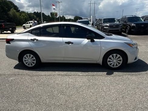 Used 2021 Nissan Versa S FWD image 2