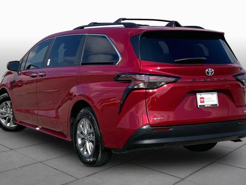 Used 2026 Toyota Sienna XLE FWD image 12