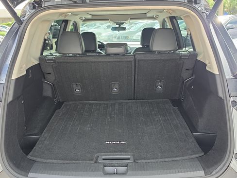 Used 2022 Nissan Rogue SV w/ SV Premium Package FWD image 10