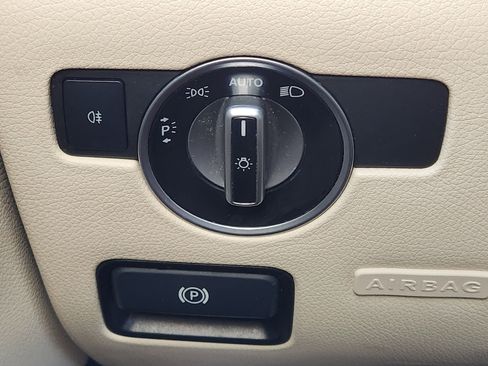 Used 2015 Mercedes-Benz SLK 250 image 22