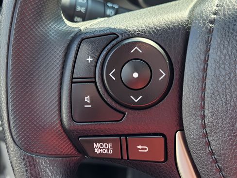 Used 2013 Toyota RAV4 XLE AWD/4WD image 23