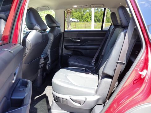 Used 2025 Toyota Grand Highlander AWD image 10