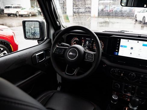 Used 2024 Jeep Gladiator Rubicon w/ Convenience Group image 9