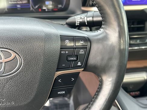 Used 2023 Toyota Crown Limited image 24