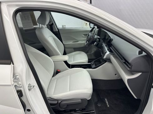 Used 2024 Hyundai Kona SEL w/ Convenience Package image 14