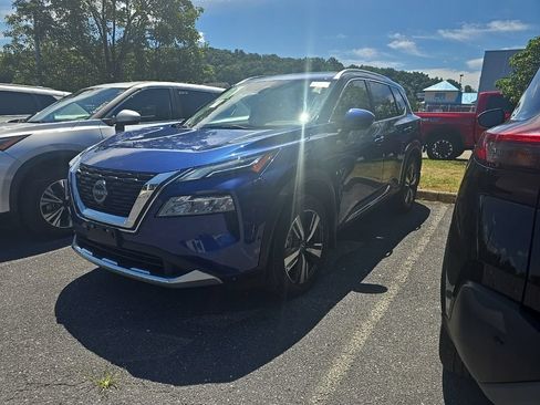 Used 2023 Nissan Rogue Platinum w/ Platinum Premium Package AWD/4WD image 2