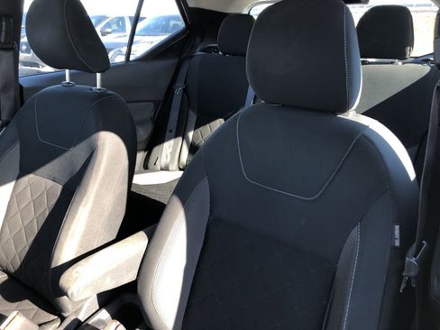 Used 2020 Nissan Kicks S image 13