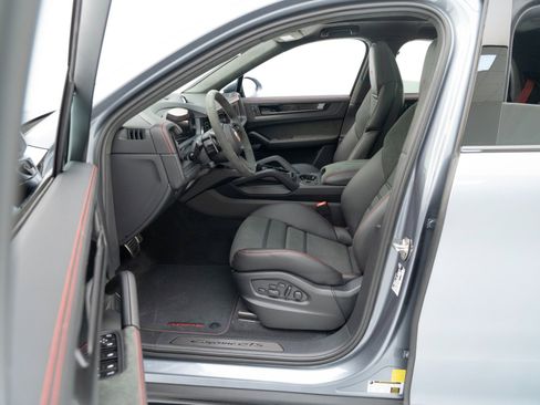 New 2026 Porsche Cayenne GTS AWD/4WD image 18