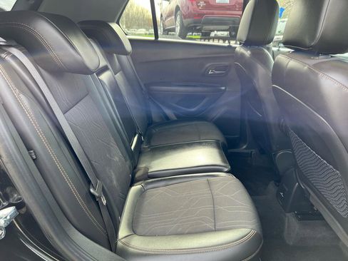 Used 2019 Chevrolet Trax LT w/ LT Convenience Package image 14