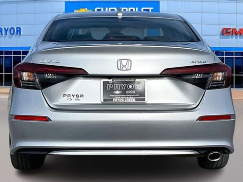 Used 2025 Honda Civic Sport image 6