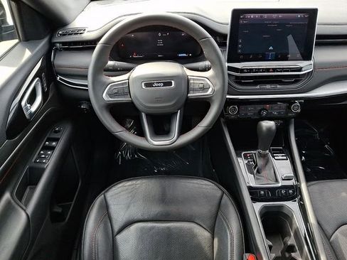 Used 2025 Jeep Compass Trailhawk w/ Trailhawk Elite Group image 11