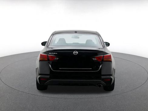 Used 2025 Nissan Altima 2.5 SV FWD image 6