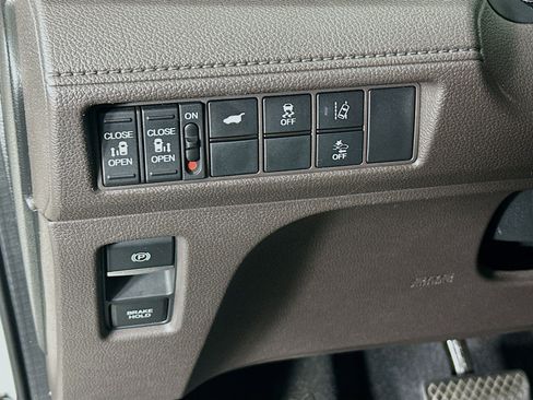 Used 2018 Honda Odyssey EX-L image 16