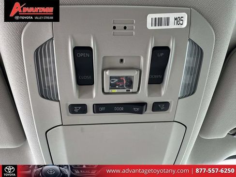 Used 2023 Toyota Highlander XLE AWD/4WD image 39