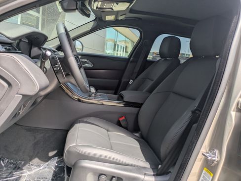 New 2026 Land Rover Range Rover Velar Dynamic SE image 17