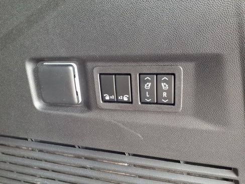 Used 2023 Chevrolet Tahoe LT w/ LT Signature Package image 12