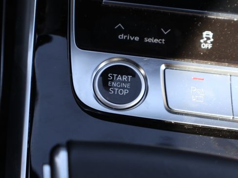 Used 2021 Audi Q8 Prestige w/ Prestige Package image 28