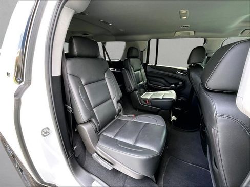 Used 2020 Chevrolet Suburban LT w/ RST Edition RWD image 29