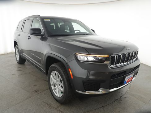 New 2025 Jeep Grand Cherokee L Laredo image 3