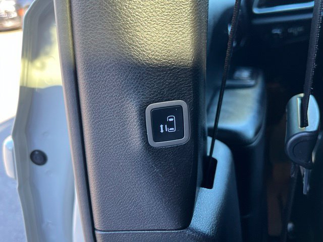 Used 2020 Chrysler Pacifica Limited FWD image 11