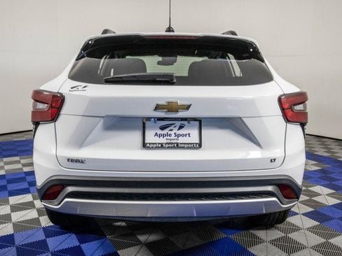 Certified 2025 Chevrolet Trax LT FWD image 6