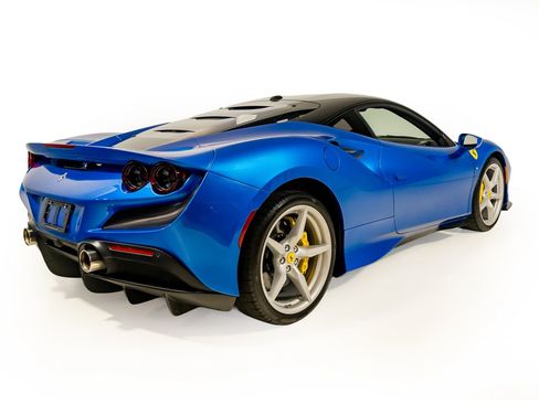 Certified 2022 Ferrari F8 Tributo RWD image 9