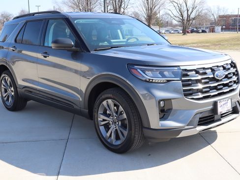 New 2026 Ford Explorer Active w/ Active Comfort Package image 3