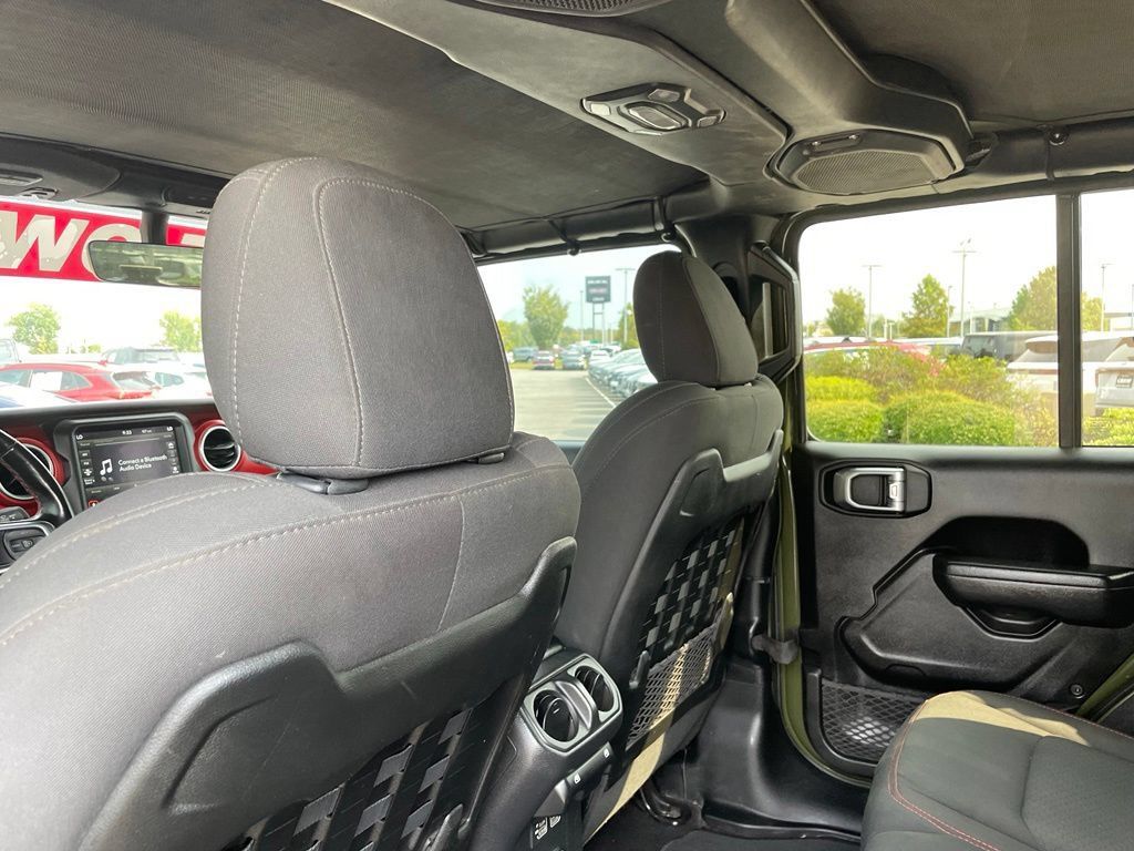 Used 2022 Jeep Wrangler Unlimited Rubicon w/ Cold Weather Group AWD/4WD image 26