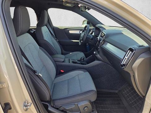 Used 2026 Volvo XC40 B4 Core w/ Protection Package Premier FWD image 29