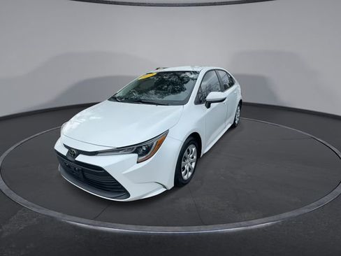 Used 2023 Toyota Corolla LE image 6