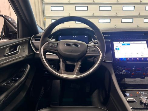 New 2025 Jeep Grand Cherokee Limited image 28