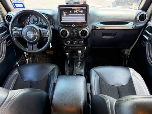 Used 2016 Jeep Wrangler Unlimited Sahara AWD/4WD image 12