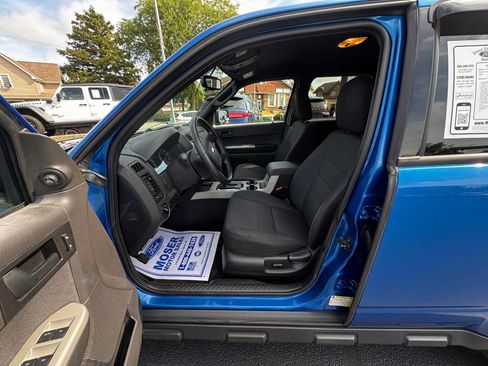 Used 2011 Ford Escape XLT FWD image 2