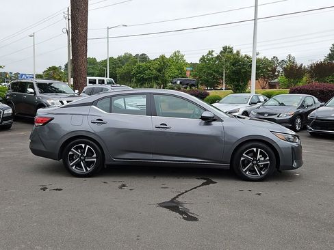 Used 2025 Nissan Sentra SV FWD image 8