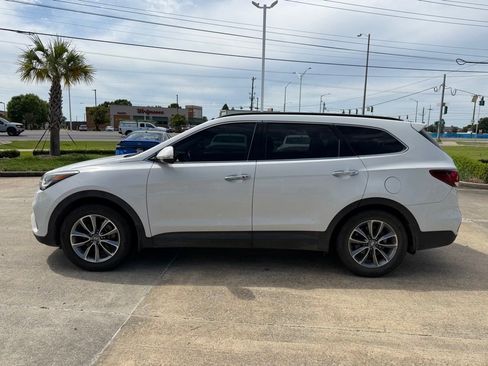 Used 2017 Hyundai Santa Fe SE w/ SE Premium Package 02 FWD image 2