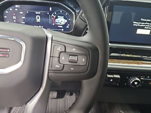 New 2026 GMC Sierra 1500 SLE AWD/4WD image 17