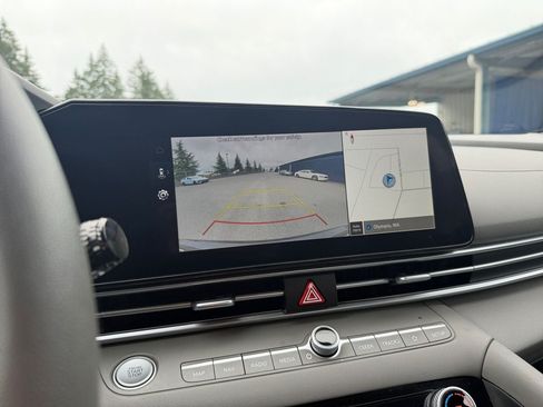 Used 2024 Hyundai Elantra SEL FWD image 17