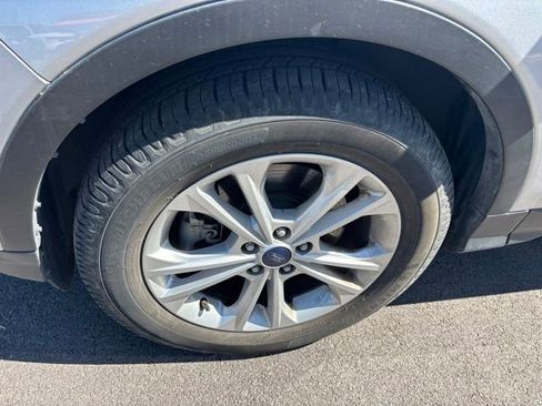 Used 2017 Ford Escape SE w/ Equipment Group 201A AWD/4WD image 5