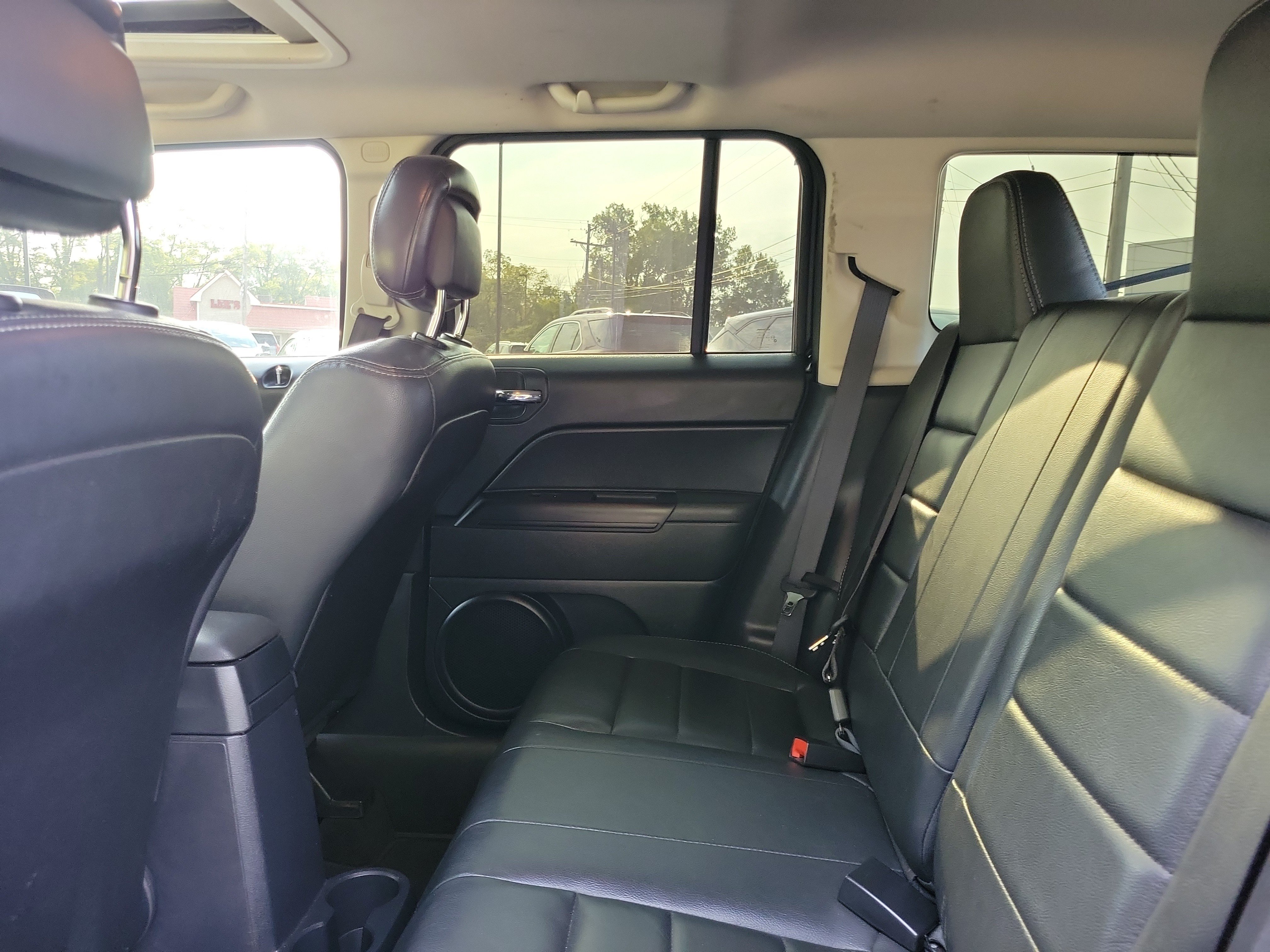 Used 2016 Jeep Patriot High Altitude FWD image 11