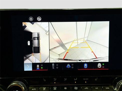 Used 2023 GMC Canyon AT4 w/ Technology Package image 12