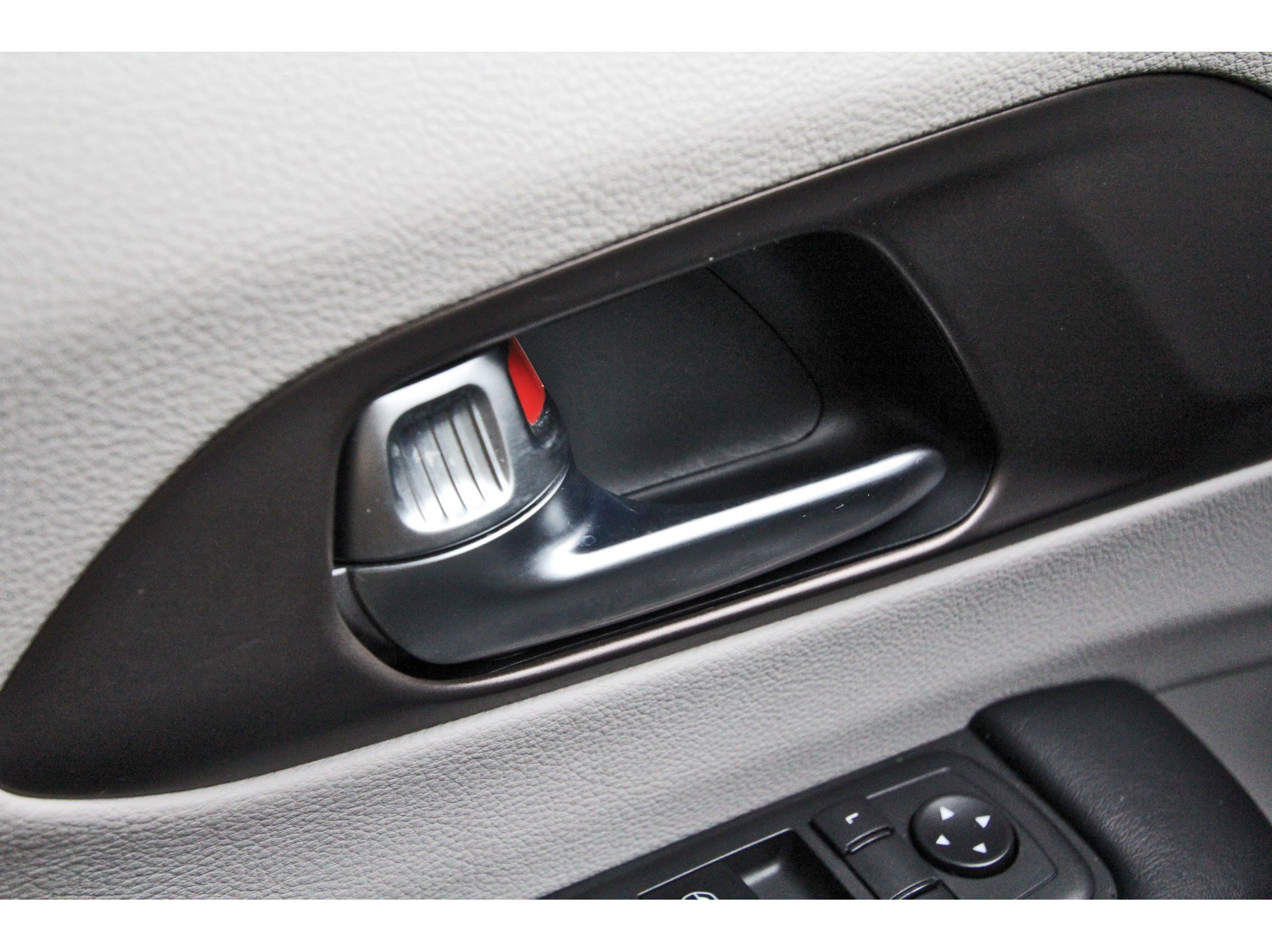 Used 2020 Chrysler Voyager L FWD image 23