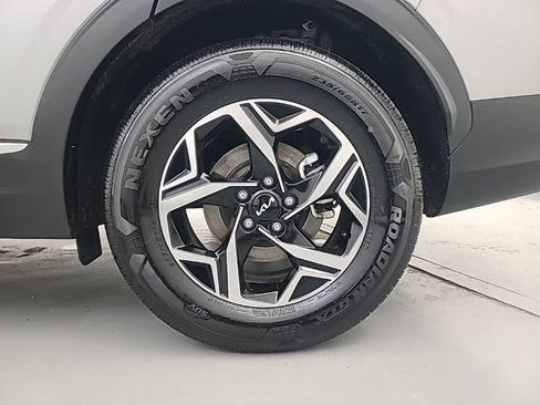 Used 2025 Kia Sportage LX image 10