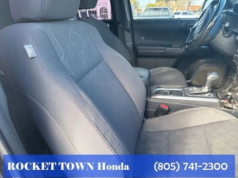 Used 2018 Toyota Tacoma TRD Off-Road image 16