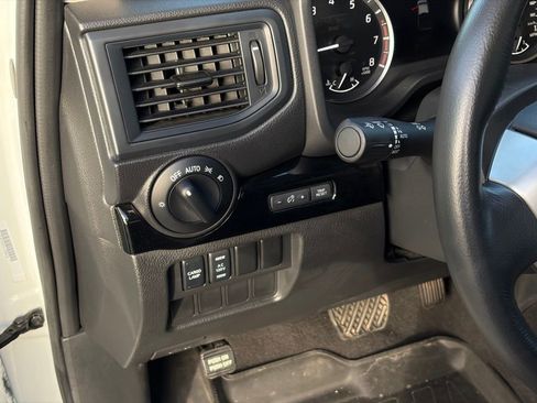 Certified 2024 Nissan Titan SV w/ SV Convenience Package RWD image 15