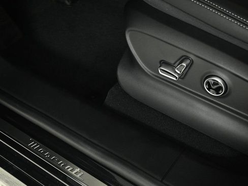 Used 2025 Maserati Grecale GT image 18