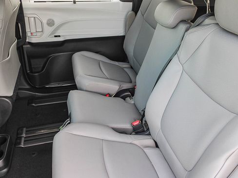 New 2026 Toyota Sienna XLE image 20