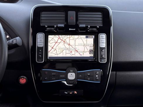 Used 2014 Nissan Leaf SV image 16