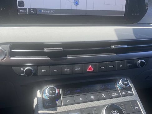 Used 2024 Hyundai Palisade SEL w/ Premium Package FWD image 6